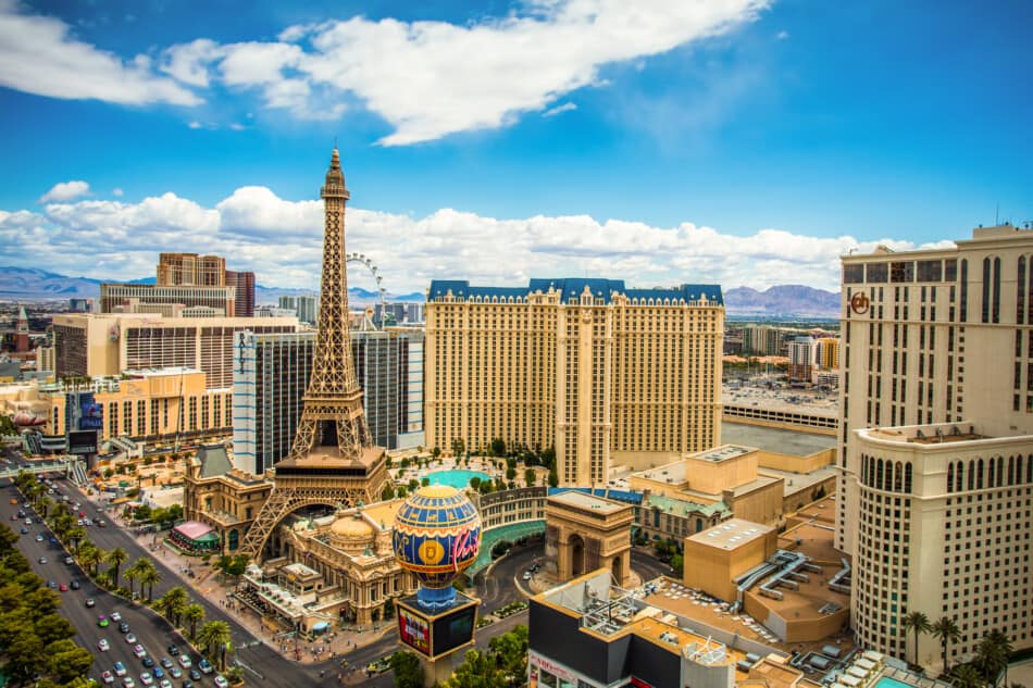 21 Famous Landmarks in Las Vegas – on and off the strip – American SW ...